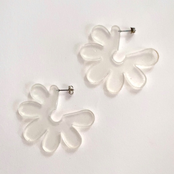 Resin Flower Power Clear Hoop Stud Style Earrings - Picture 1 of 2